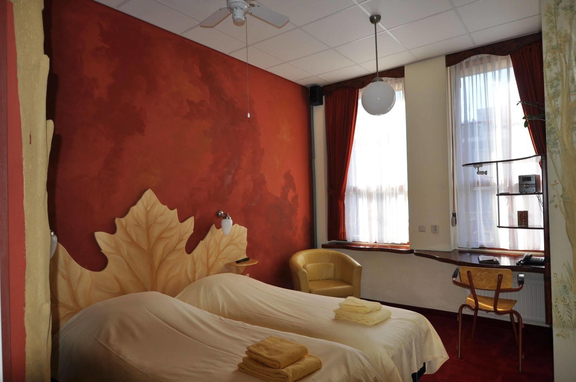 Hotel De Plataan Delft Centrum Екстериор снимка